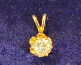 Gorgeous 14kt gold and diamond pendant 
