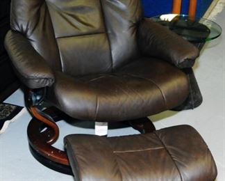Stressless chair with ottomas 