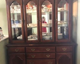 American Drew Lighted China Cabinet, Queen Anne style.  Matches dining room table and chairs.