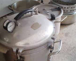 Large pressure cooker