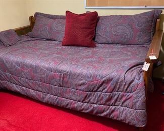 Daybed includes bedding
