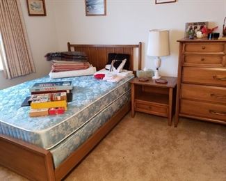 Drexel Bedroom Suite - Queen size bed