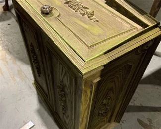 Vintage Faux Woodgrain Hamper