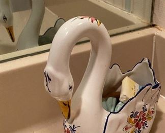 Ceramic Swan with Bath Soaps