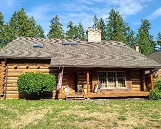 custom Montana log home overall view