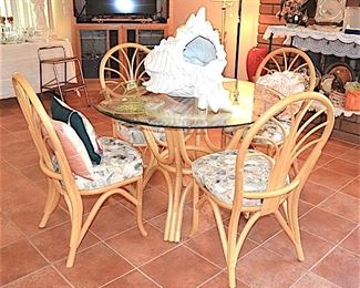 Rotan type round table with glass top and 4 chairs