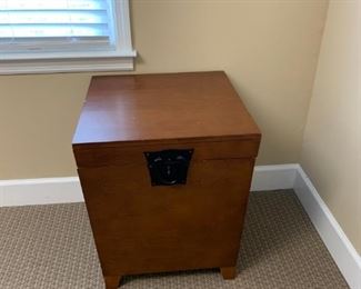 #35	wood lift up trunk 20x20x24 some scratches on finish 	 $125.00 
