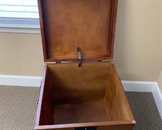 #35	wood lift up trunk 20x20x24 some scratches on finish 	 $125.00 
