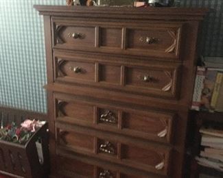 chest of drawers