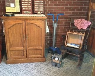 Tv armoire, rocking chair 