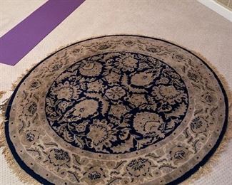 $90 ROUND RUG 
70” DIA