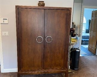 $1800 FIRM NO FURTHER DISCOUNT BOYD FURNITURE SOLID WOOD QUEEN SIZE BEDROOM SET- SEE DESCRIPTION SECTION FOR MEASUREMENTS