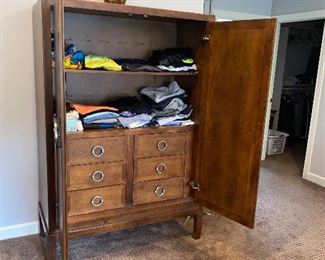 $1800 FIRM NO FURTHER DISCOUNT BOYD FURNITURE SOLID WOOD QUEEN SIZE BEDROOM SET- SEE DESCRIPTION SECTION FOR MEASUREMENTS