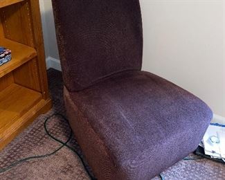 $80 DARK BROWN LOUNGE CHAIR
26”W x 31”D x 36”H
