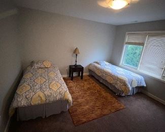 BEDDING / RUG / LAMPS