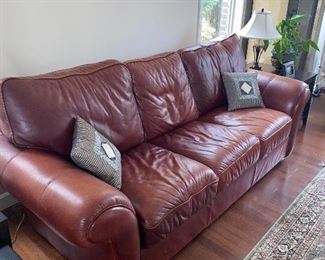 $450 MILANO LEATHER COGNAC BROWN 3 PILLOW SOFA / COUCH FROM ART VAN
94”L x 37”D x 36”H

