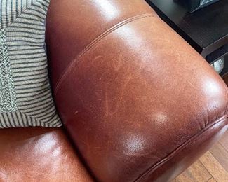 $450 MILANO LEATHER COGNAC BROWN 3 PILLOW SOFA / COUCH FROM ART VAN
94”L x 37”D x 36”H
