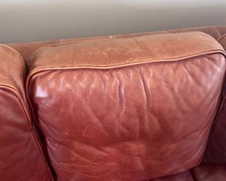 $450 MILANO LEATHER COGNAC BROWN 3 PILLOW SOFA / COUCH FROM ART VAN
94”L x 37”D x 36”H
