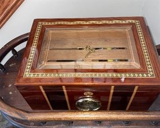 $60 CIGAR BOX / CEDAR WOOD HUMIDOR