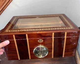 $60 CIGAR BOX / CEDAR WOOD HUMIDOR