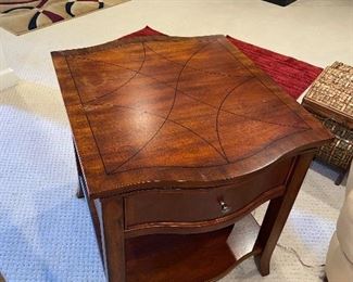 $60 UNIVERSAL FURNITURE WOODEN SIDE TABLE
23”L x 27”W x 25”H