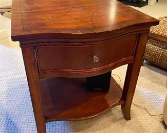 $60 UNIVERSAL FURNITURE WOODEN SIDE TABLE
23”L x 27”W x 25”H