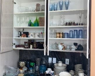 KITCHENWARE / GLASSWARE/ SMALL APPLIANCES 