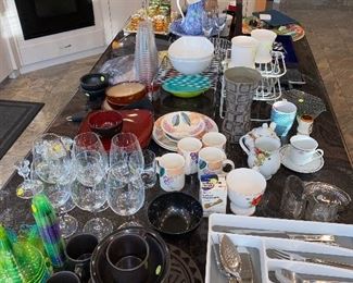KITCHENWARE/ GLASSWARE 