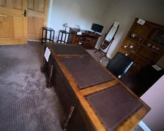 $1,200 SOLID WOOD DOVE TAILED EXECUTIVE DESK FROM MCLAUGHLIN'S FURNITURE NOVI
72.5”W x 36”D x 30.5”H
MSRP $2,500
