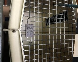 Animal carrying case