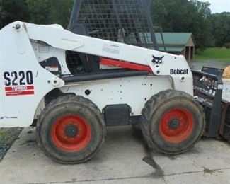 2008 S220 Bobcat(910 Hours/Forks and Bucket)