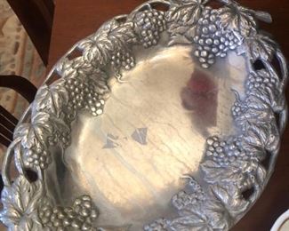 Arthur Court Plater (Grape)