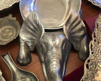 Elephant Arthur Court Serving Piece