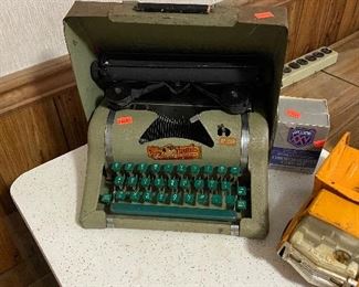 tom thumb  childs type writer