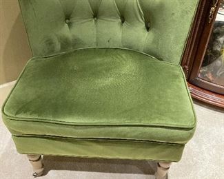 VTG green tufted back velvet occasional chair ===> $150