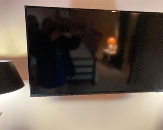              Insignia NS22D510NA19 22” 1080p LED TV ===> $ 150