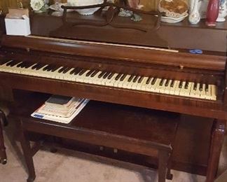 Late40s Wurlitzer piano, needs tuning