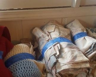 Curtains,other linens
