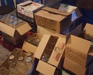 Mason jars 4$ dozen mostly qt