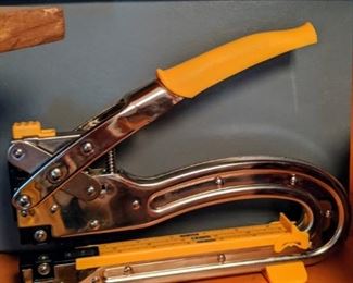 Crop-a-dile II Big Bite Punch 