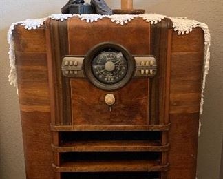 Antique Zenith Radio