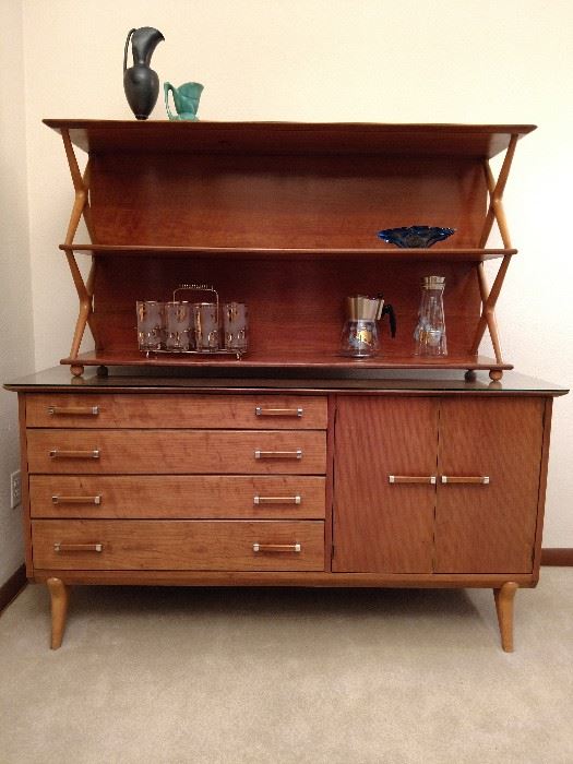 Stunning Renzo Rutili for Johnson Brothers of Grand Rapids mid-century modern sideboard in excellent condition!