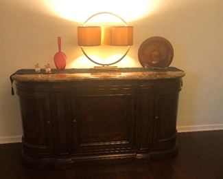 THOMASVILLE SIDEBOARD WITH MARBLE TOP SURFACE.