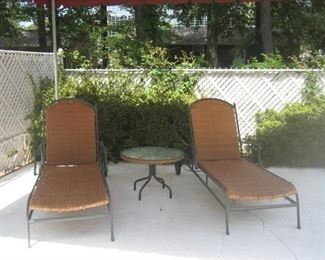 Lounge chairs with side table
