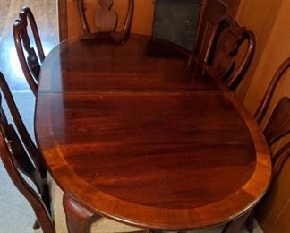 Dining Room Table, 8 Chairs with 2 Leaves