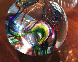 Ribbon swirl large paperweight
