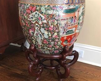 18" Famille Rose Fish Bowl w/stand