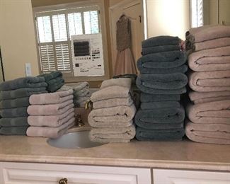 "Restoration Hardware" Towels and bathmats 