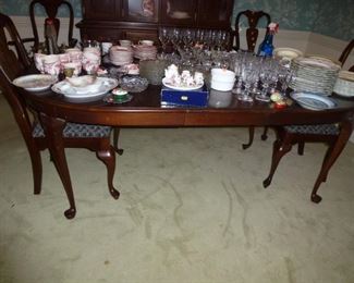 Mahogany dining table with 6 chairs