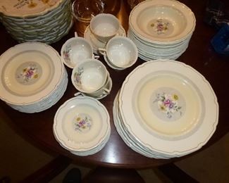 Set Royal Doulton china, Burnham pattern
